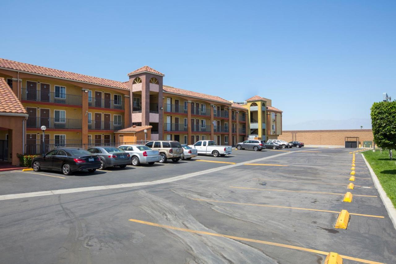 Hotel Corona Ca - Hwy 91 Exterior photo